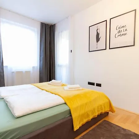 Gozsdu White Raven 3 - Terrace And Free Underground Parking Apartment Budapest Exterior photo