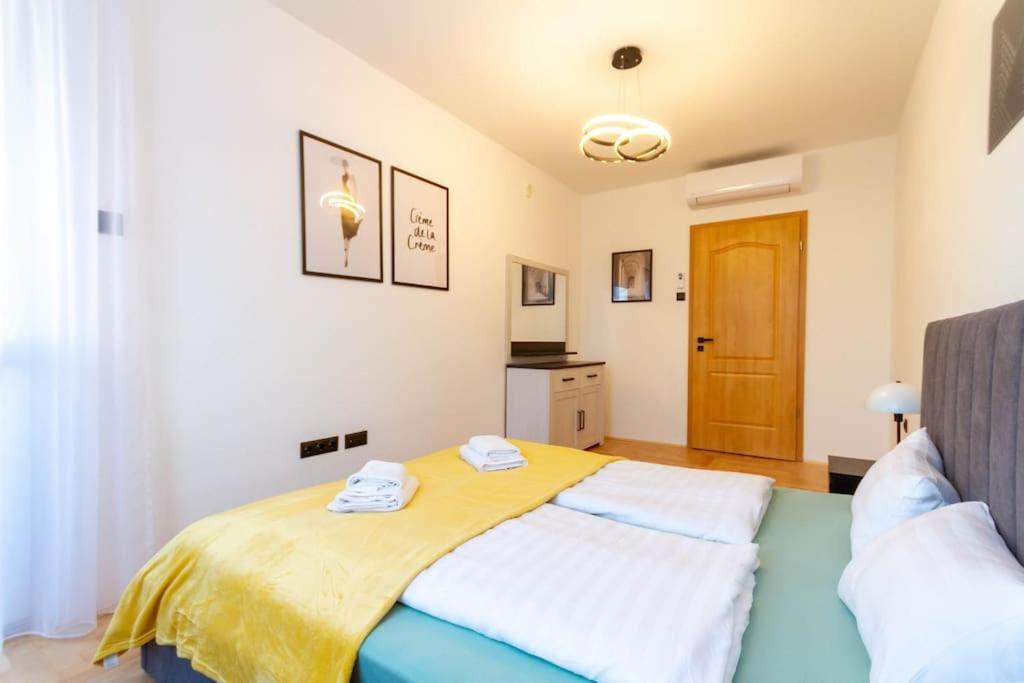 Apartament Gozsdu White Raven 3 - Terrace And Free Underground Parking *