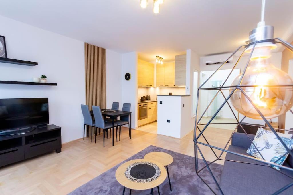 Apartament Gozsdu White Raven 3 - Terrace And Free Underground Parking *