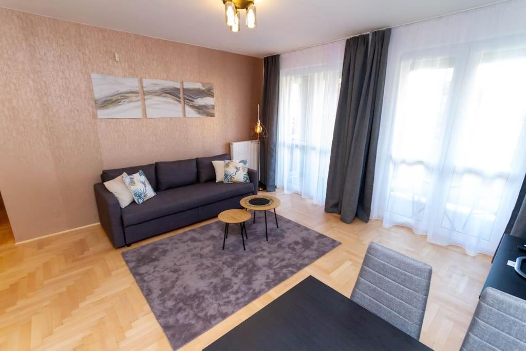 Apartament Gozsdu White Raven 3 - Terrace And Free Underground Parking Budapesta